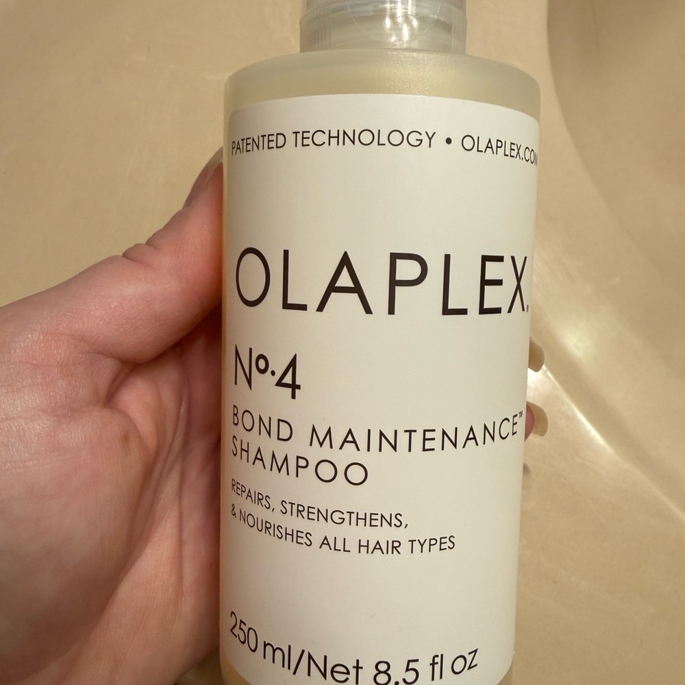 NEW No 4 OLAPLEX Bond Maintenance Shampoo with Black Text